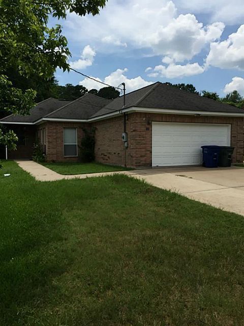 Photo of 306 Bush Drive, Huntsville, TX 77320 (MLS # 85906536)
