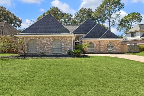 Photo of 15503 Ensenada Drive, Houston, TX 77083 (MLS # 16224940)