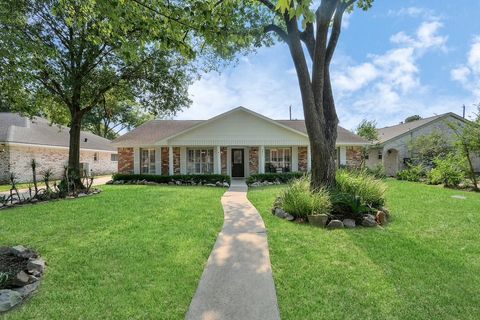 Photo of 9811 Rocktree Drive, Houston, TX 77040 (MLS # 33054717) Photo of 9811 Rocktree Drive, Houston, TX 77040 (MLS # 33054717)
