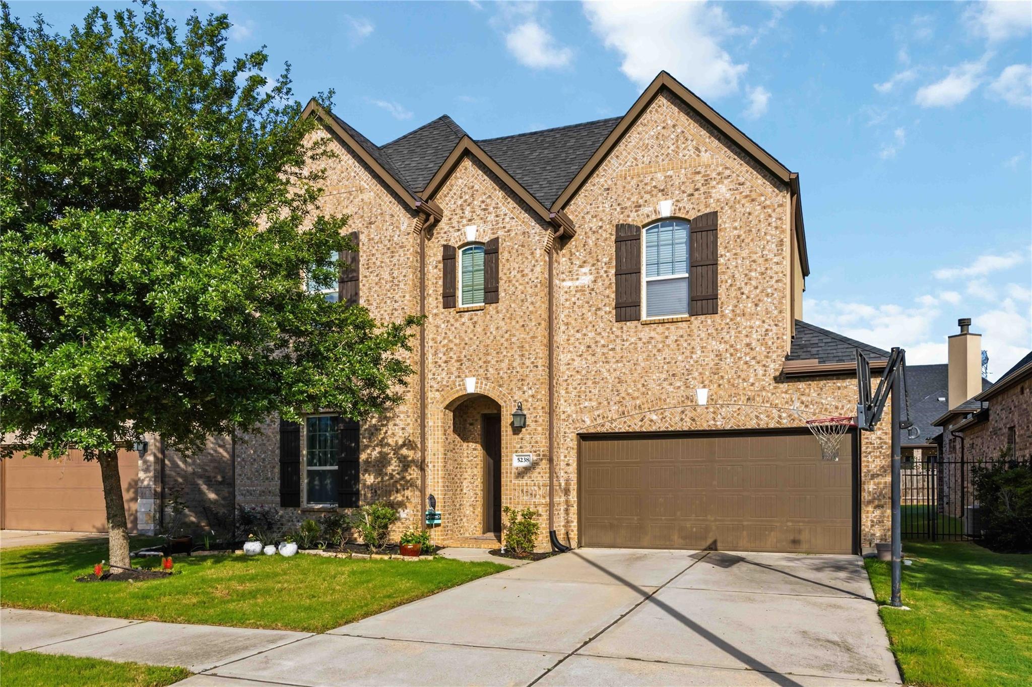 5238 Pickford Grove
