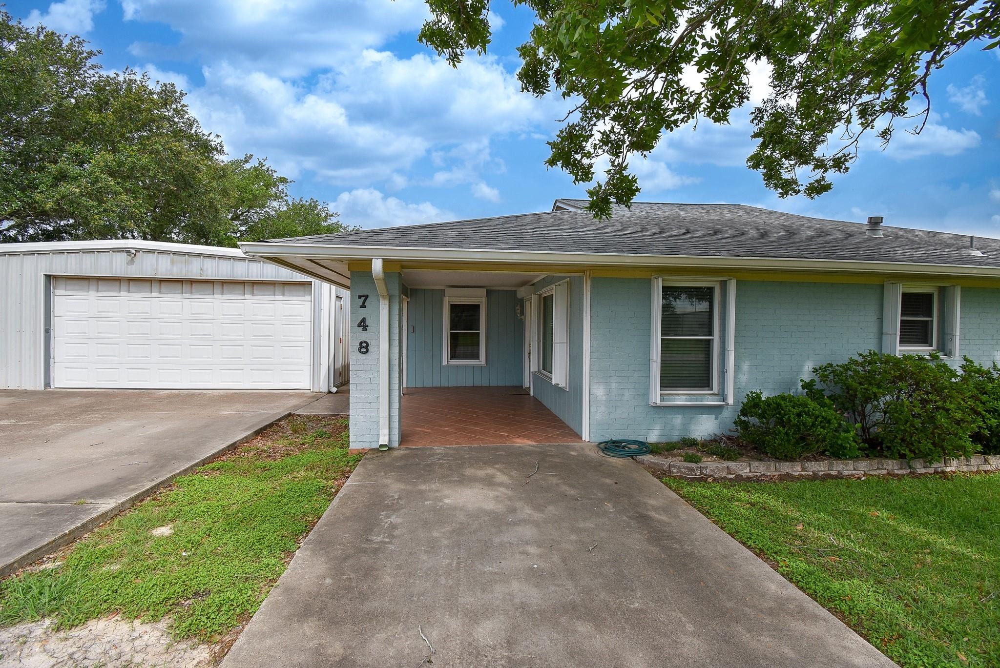 748 W Bayshore Drive