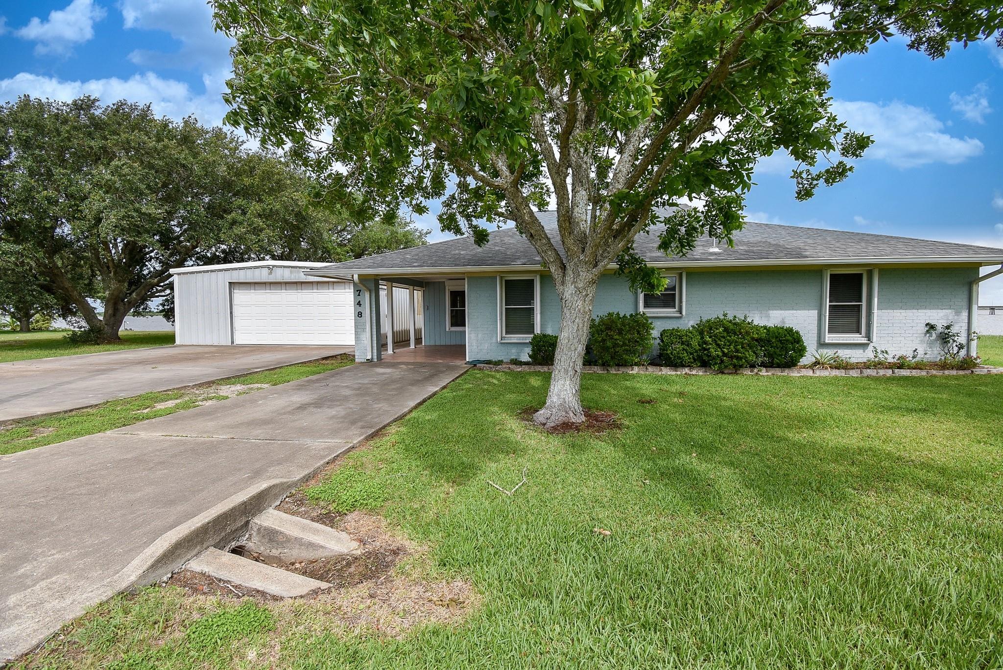 748 W Bayshore Drive