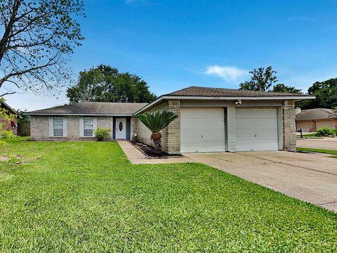 Photo of 2902 Early Turn Drive, Webster, TX 77598 (MLS # 58235621)