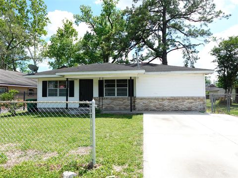 Photo of 8022 Woodlyn Road, Houston, TX 77028 (MLS # 47640816)