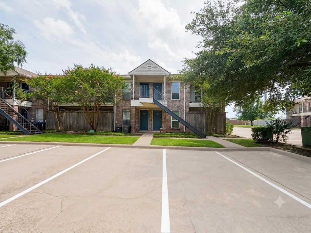 Photo of 3900 Woodchase Drive #157, Houston, TX 77042 (MLS # 48316250)