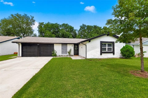 Photo of 16615 Barcelona Drive, Friendswood, TX 77546 (MLS # 32677721)