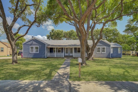 Photo of 1114 W 5th Street, Freeport, TX 77541 (MLS # 72313610)