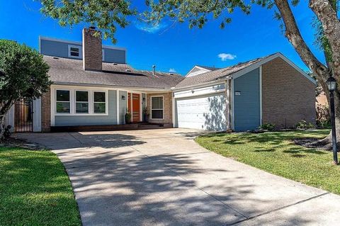Photo of 14427 Briarhills Parkway, Houston, TX 77077 (MLS # 26526087)