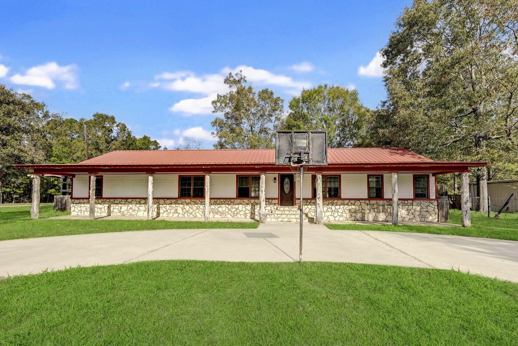 Photo of 858 Big Hawg Dr Dr, Trinity, TX 75862 (MLS # 56269678)