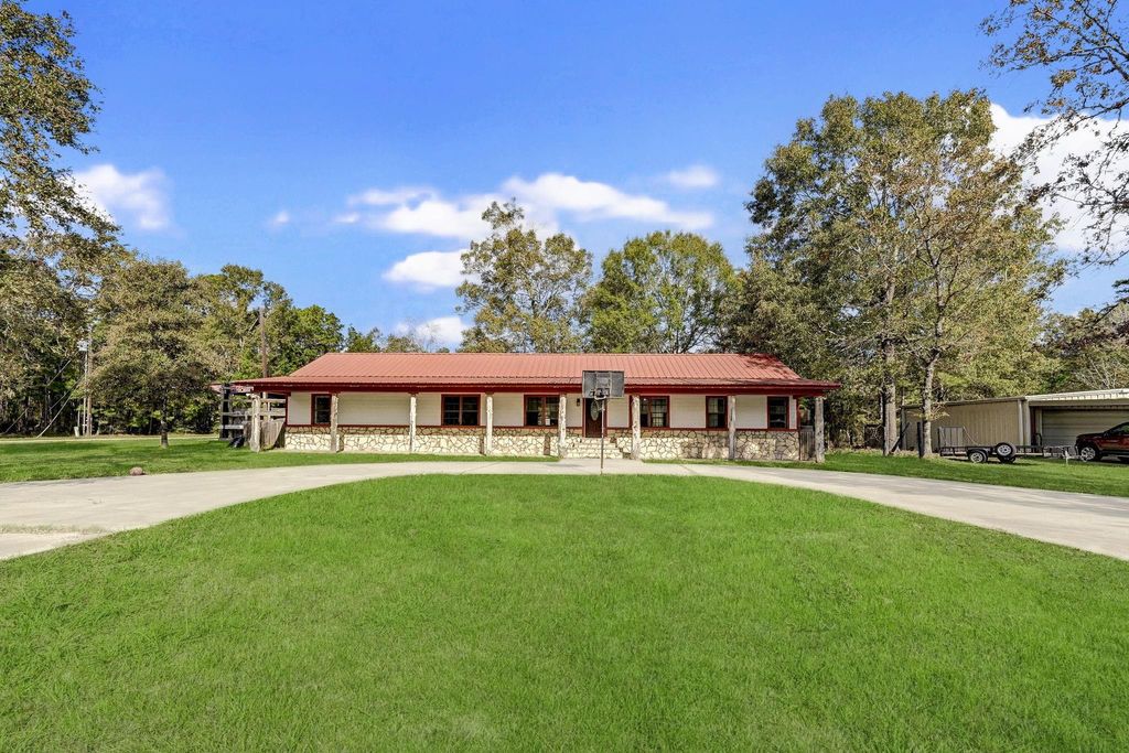 Photo of 858 Big Hawg Dr Dr, Trinity, TX 75862 (MLS # 56269678)