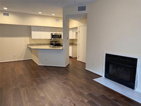 Photo of 2121 El Paseo Street #2003, Houston, TX 77054 (MLS # 21181028)