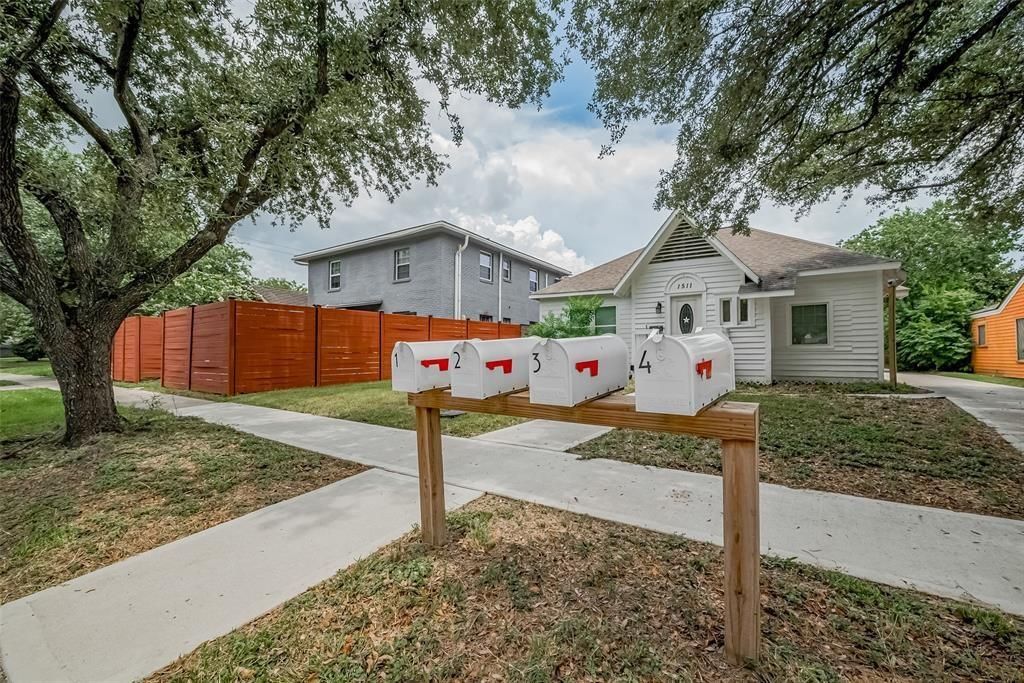 Photo of 1511 Scharpe Street #4, Houston, TX 77023 (MLS # 60314535)