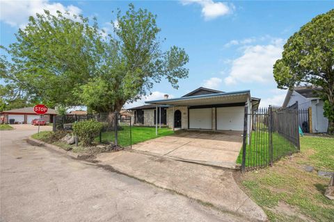 Photo of 12703 Redfern Drive, Houston, TX 77048 (MLS # 59728399)