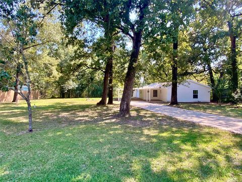 Photo of 588 Vicksburg Ln Ln, Livingston, TX 77351 (MLS # 10601199)