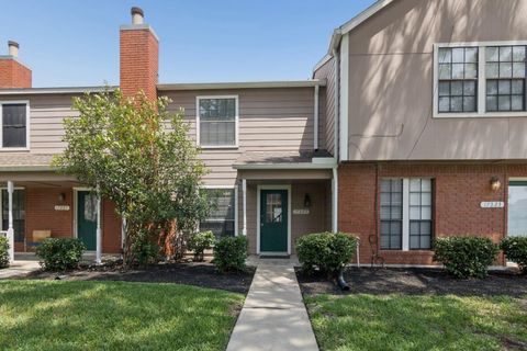 Photo of 17225 Saturn Lane, Houston, TX 77058 (MLS # 29792156)