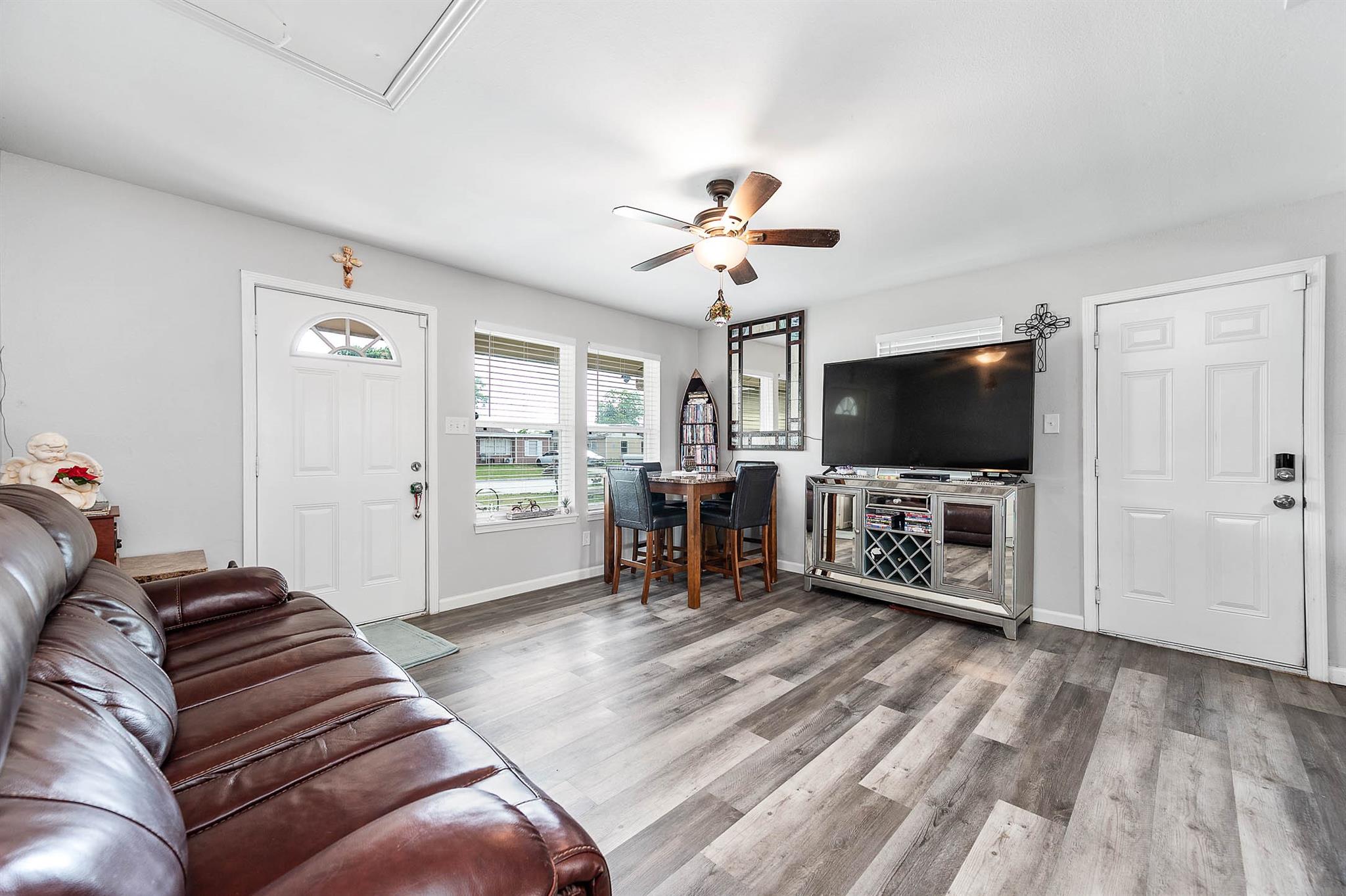 718 W 10th Street
