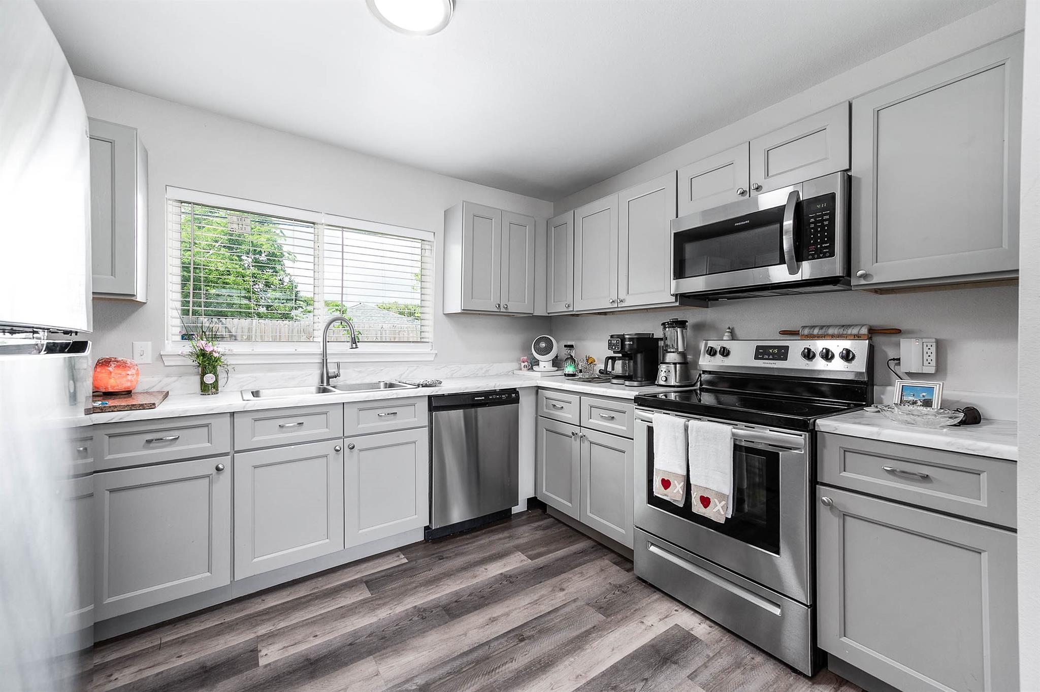 718 W 10th Street