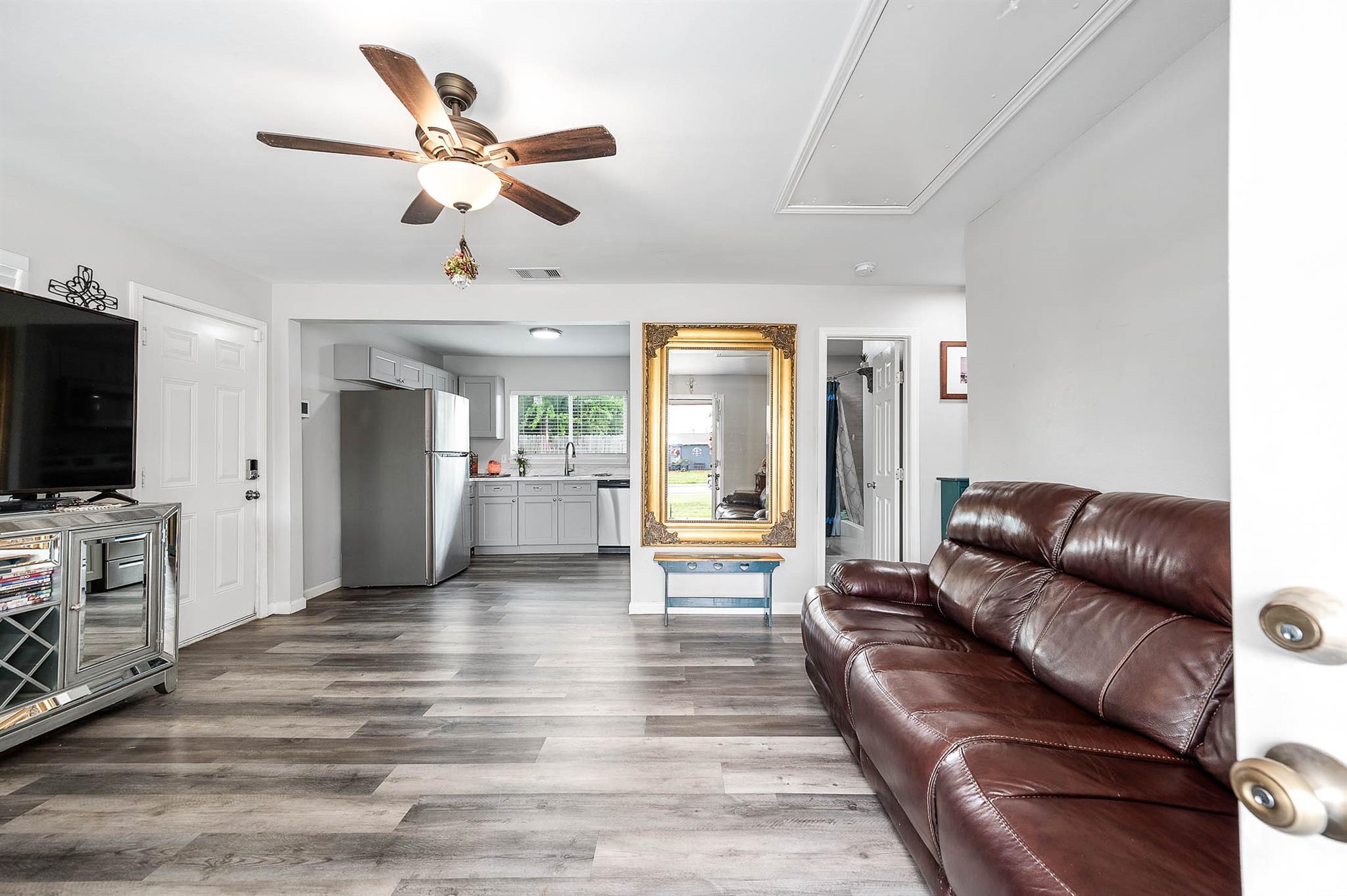 718 W 10th Street