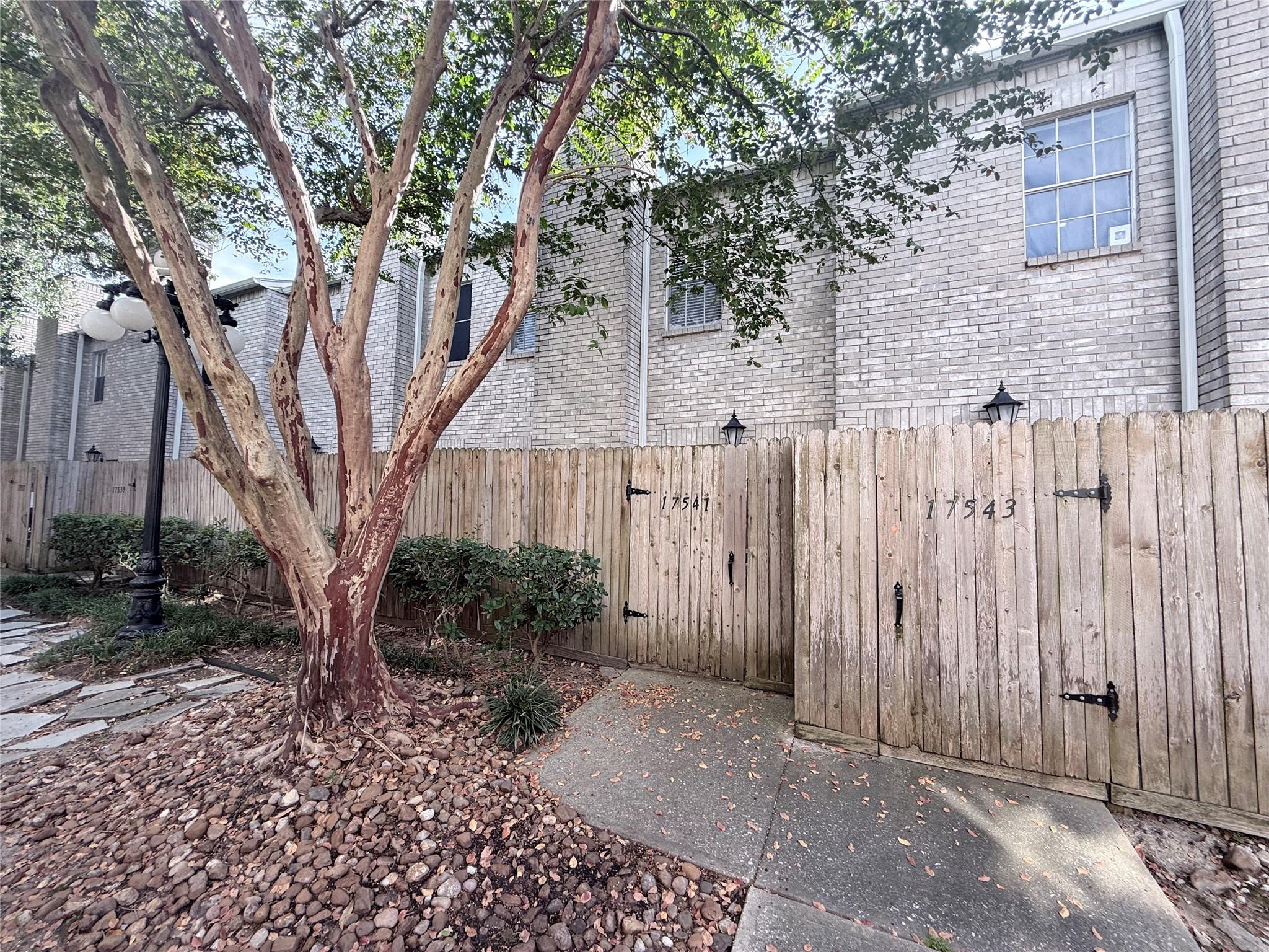 17541 Red Oak Drive 7541