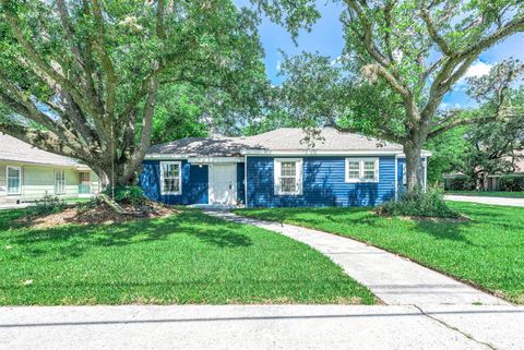 Photo of 611 N Pruett Street, Baytown, TX 77520 (MLS # 6111046)