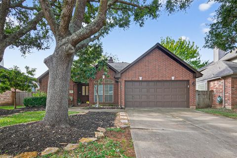 Photo of 1111 Summer Brk Brk, Sugar Land, TX 77479 (MLS # 96717909)