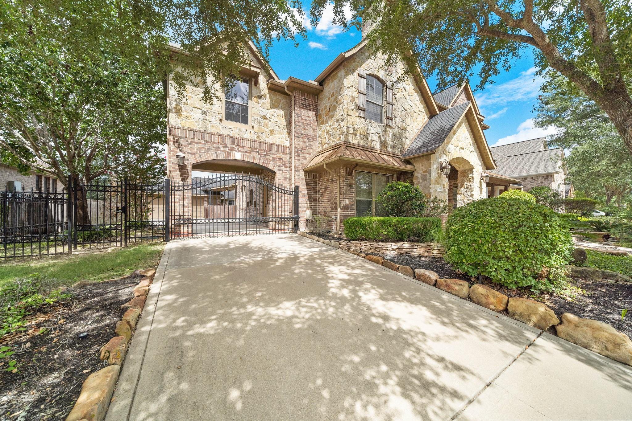 10015 Cinco Ridge Drive