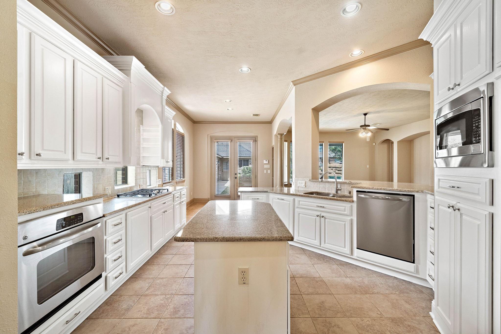10015 Cinco Ridge Drive