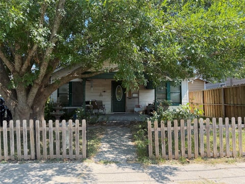 Photo of 508 W Republic Avenue, Baytown, TX 77520 (MLS # 40216558)