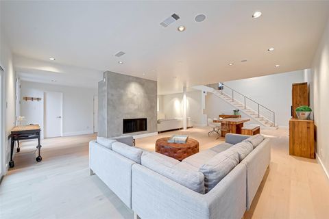 Photo of 39 River Hollow Lane, Houston, TX 77027 (MLS # 52751756)