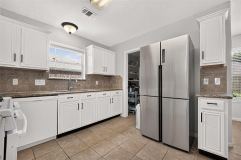 Tiny photo for 9710 Berkshire Trace, Pearland, TX 77584 (MLS # 70467016)