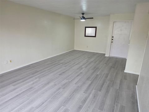 Tiny photo for 3025 Walnut Bend Lane #21, Houston, TX 77042 (MLS # 86950148)