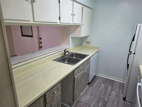 Tiny photo for 3025 Walnut Bend Lane #21, Houston, TX 77042 (MLS # 86950148)