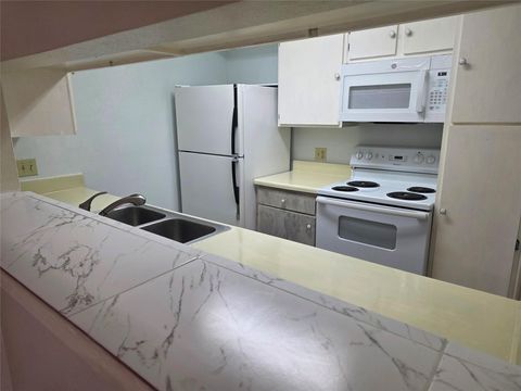 Tiny photo for 3025 Walnut Bend Lane #21, Houston, TX 77042 (MLS # 86950148)