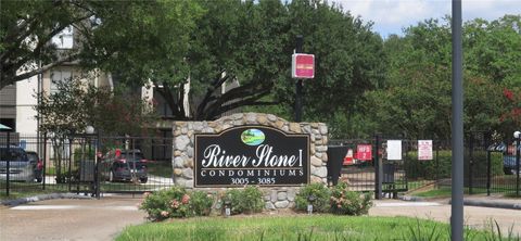 Photo of 3025 Walnut Bend Lane #21, Houston, TX 77042 (MLS # 86950148)