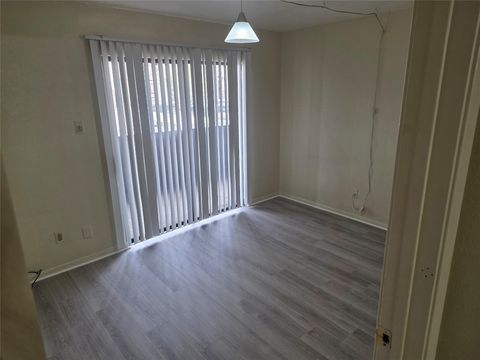 Tiny photo for 3025 Walnut Bend Lane #21, Houston, TX 77042 (MLS # 86950148)