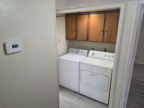 Tiny photo for 3025 Walnut Bend Lane #21, Houston, TX 77042 (MLS # 86950148)