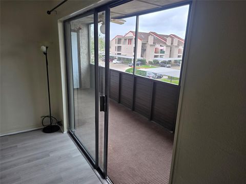 Tiny photo for 3025 Walnut Bend Lane #21, Houston, TX 77042 (MLS # 86950148)
