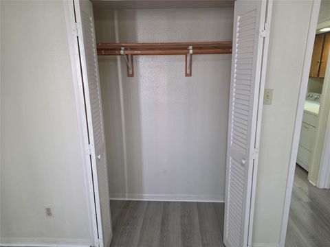 Tiny photo for 3025 Walnut Bend Lane #21, Houston, TX 77042 (MLS # 86950148)