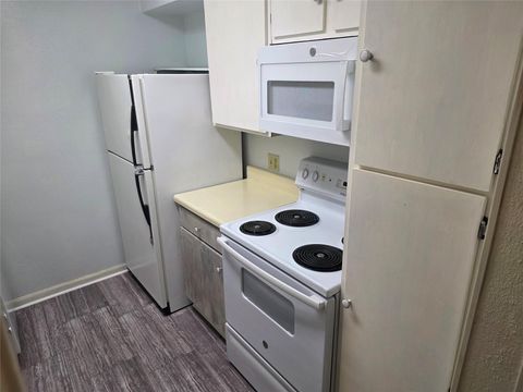 Tiny photo for 3025 Walnut Bend Lane #21, Houston, TX 77042 (MLS # 86950148)