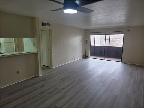Tiny photo for 3025 Walnut Bend Lane #21, Houston, TX 77042 (MLS # 86950148)