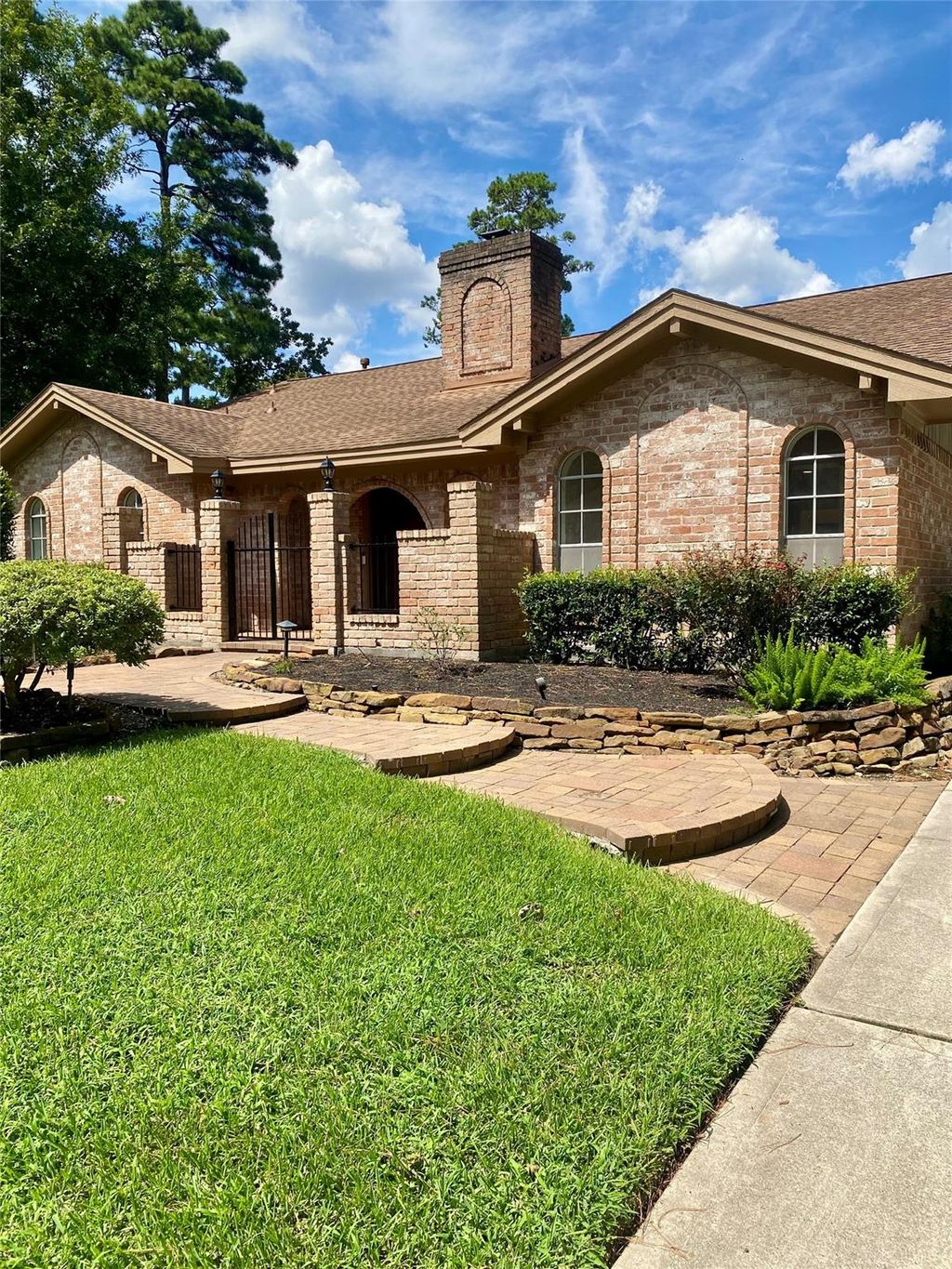 Photo of 2203 Rolling Meadows Drive, Houston, TX 77339 (MLS # 38915327)