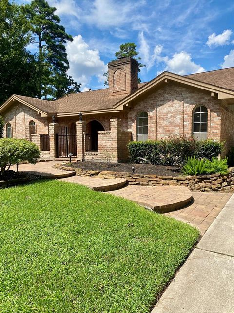 Photo of 2203 Rolling Meadows Drive, Houston, TX 77339 (MLS # 38915327)