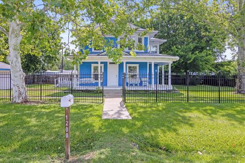 Photo of 1200 4th Street, Palacios, TX 77465 (MLS # 68258968)