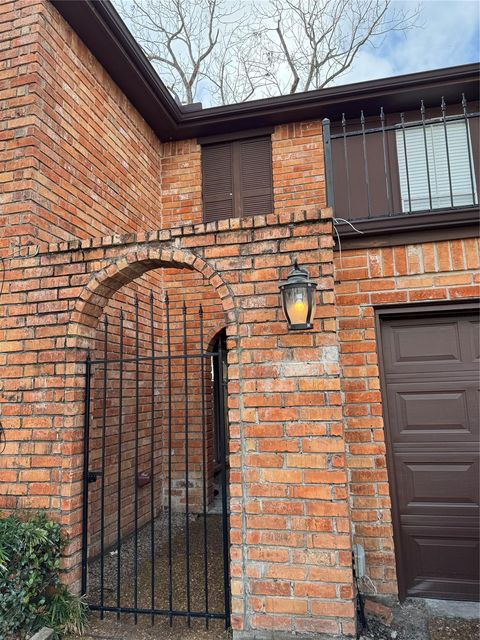 139 Phanturn Lane Bellaire TX 77401