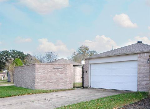 Photo of 16127 Queensdale Drive, Houston, TX 77082 (MLS # 74005299)