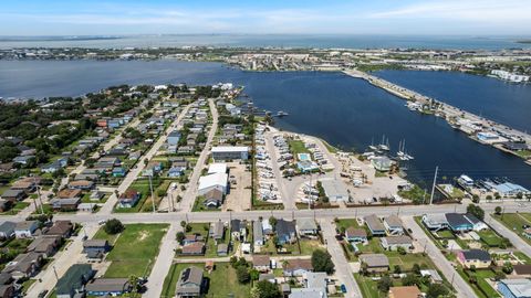 Photo of 2023 Hollywood Avenue, Galveston, TX 77551 (MLS # 33176149)