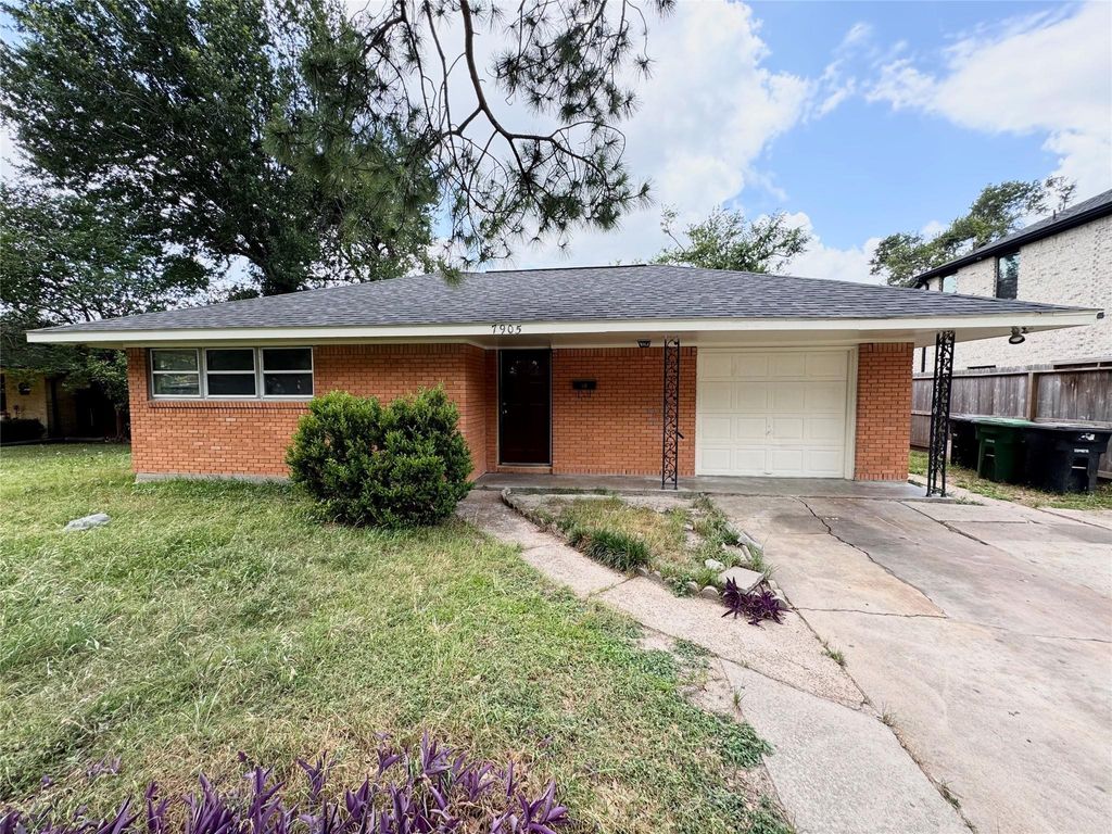 Photo of 7905 Turquoise Lane, Houston, TX 77055 (MLS # 57126897)