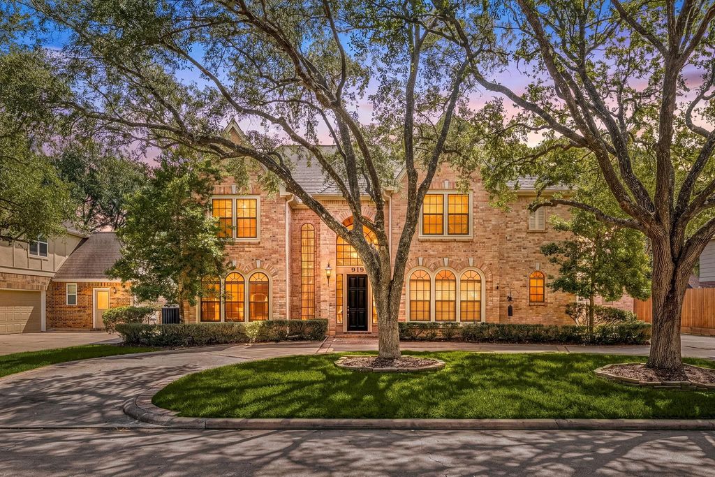 Photo of 919 Ivy Parkway Drive, Houston, TX 77077 (MLS # 77669781)