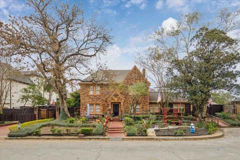 Photo of 2036 Brentwood Drive, Houston, TX 77019 (MLS # 34241939)