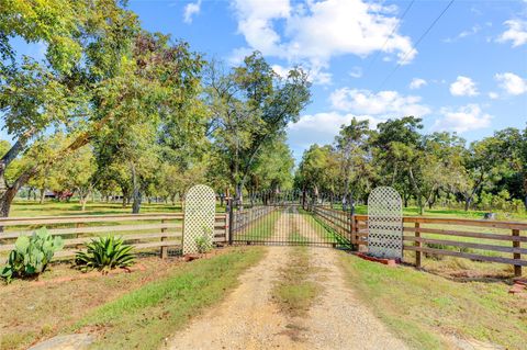 Photo of 11935 County Road 160, Boling, TX 77420 (MLS # 64531230)